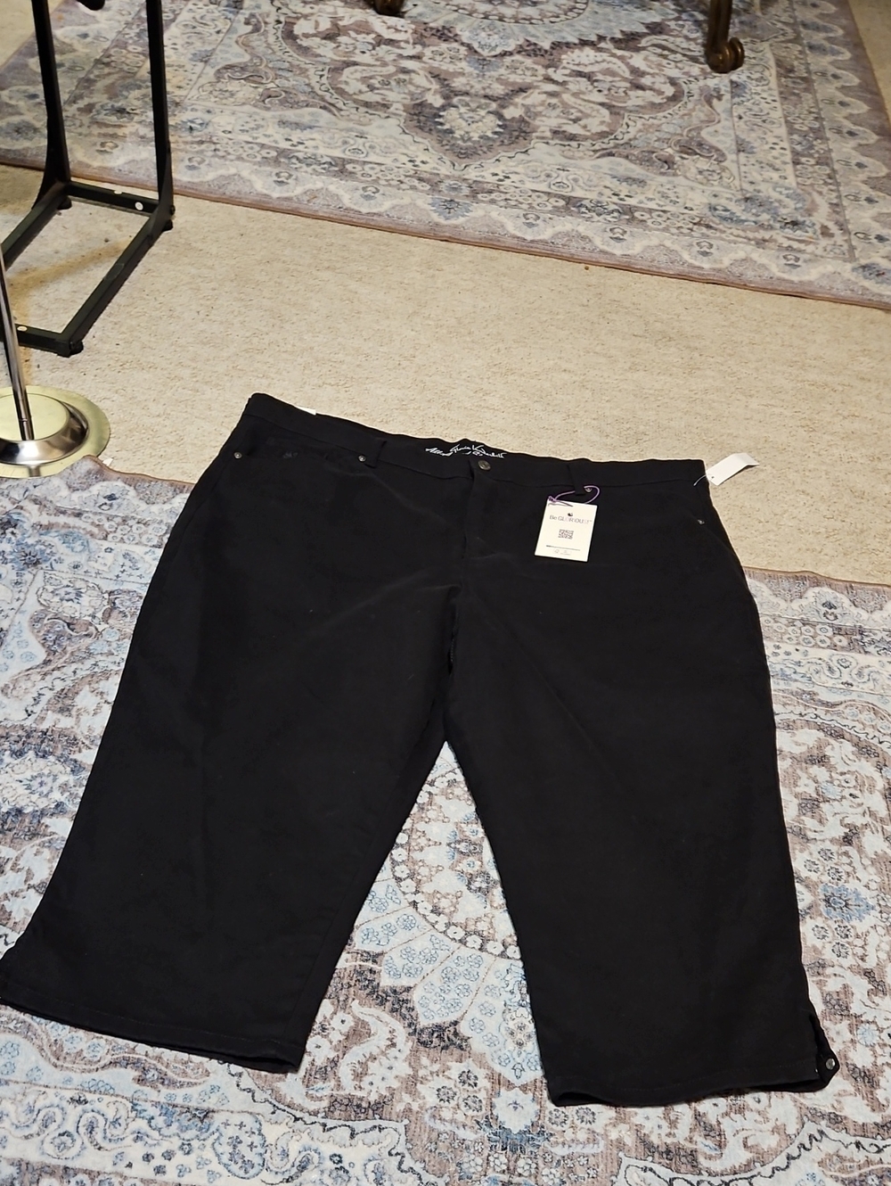 Gloria Vanderbilt Solid Black Cropped Jeans - Pull-On Capri